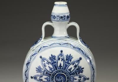 图片[2]-Gourd-shaped flask with paired belt-shaped handles and patterns decoration in underglaze blue, Ming dynasty, Yongle reign (1403-1424)-China Archive